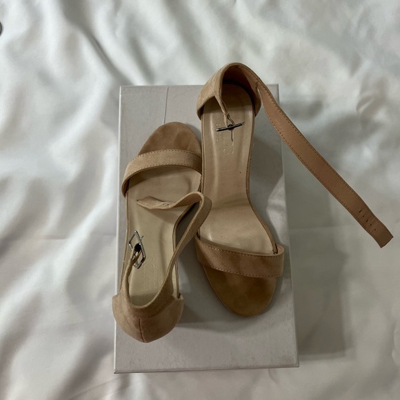 🟡 Pink Suede Heels 8 - Picture 2 of 2